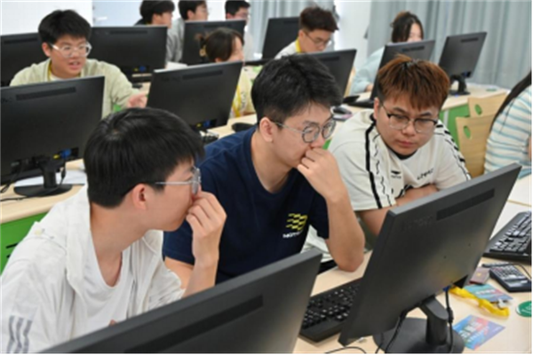 （原）我校学生在2025年中国大学生工程实践与创新能力大赛总决赛中再获佳绩(1)900.png