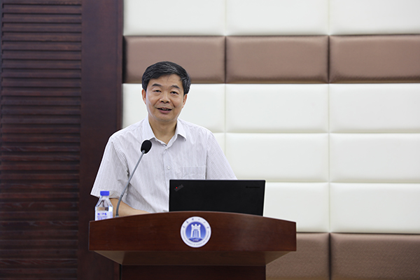 党委副书记,副校长苏忠民作报告李彧威在讲话中对试点高校取得的成绩