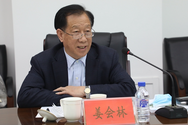 姜会林指出,光电信息是学校的重点学科之一,应用前景十分广阔,在此