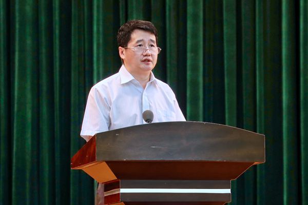 校党委副书记,校长杨华民部署新学期工作