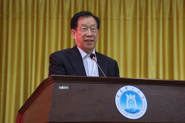 新当选理事长姜会林在闭幕式上发表讲话,他从提高政治站位,强化学术